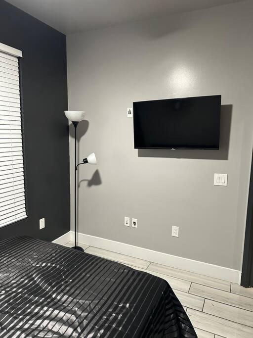 Apartment Welcome To The Auc Modern Unit *
